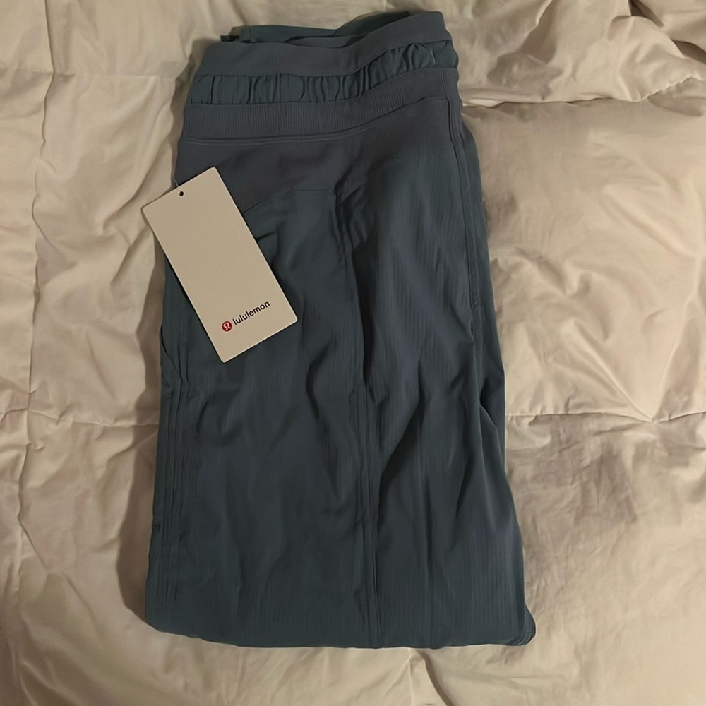 Lululemon dance studio MR crop